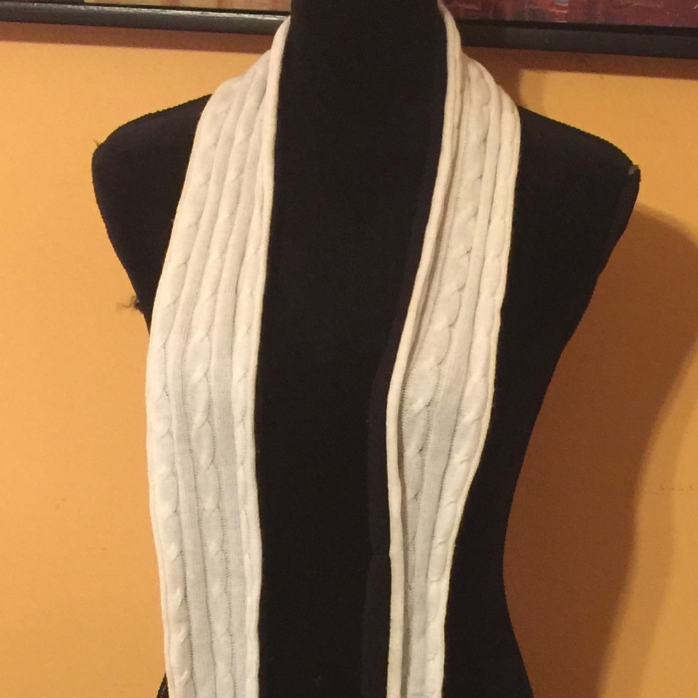 Xtra Long Blk & Wht Reversible Scarf🧣 - Picture 12 of 15